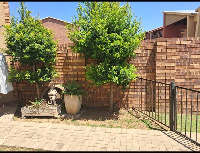 2 BEDROOM SECTIONAL TITLE FOR SALE IN COMET